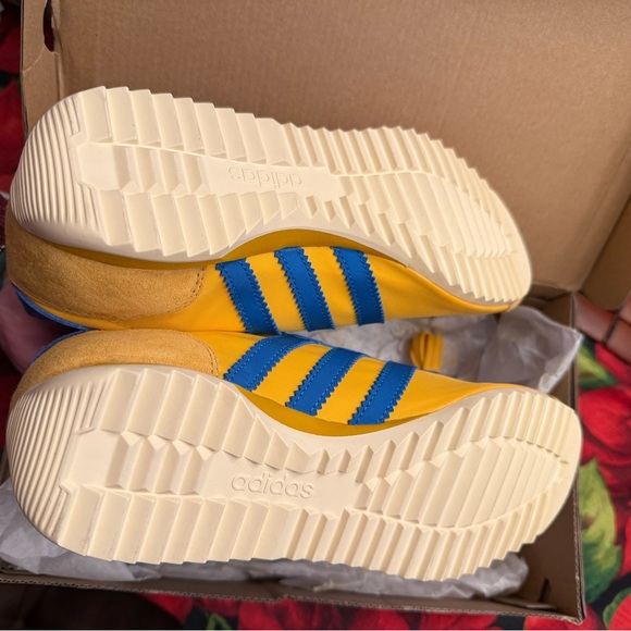 New in box unisex Adidas SL 72 Blue & Yellow Sneakers | 7.5W/6.5M - Picture 3 of 4